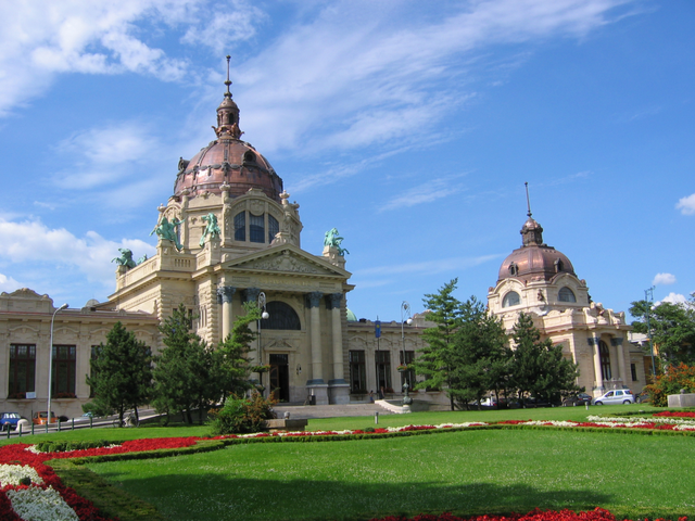File:Budapest Sz&eacute;chenyi f&uuml;rdő.png