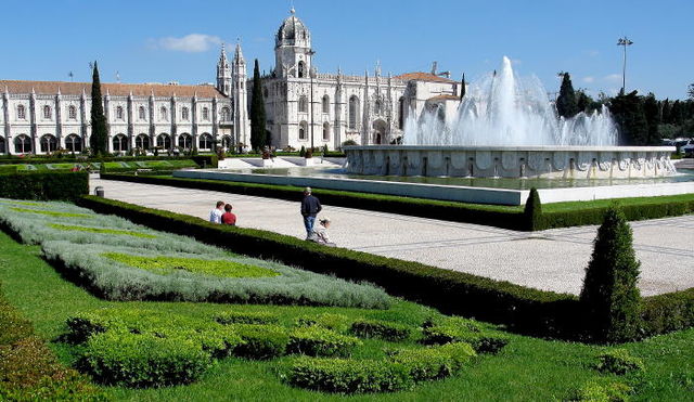 File:The Jer&oacute;nimos Monastery.jpg