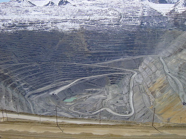 File:Bingham Canyon April 2005.jpg