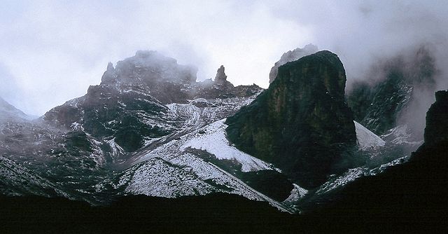 File:Krapf rognon and glacier after snowstorm.jpg