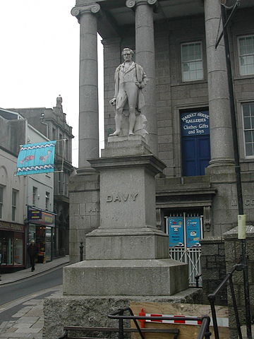 File:HumphryDavyStatueNew2.jpg