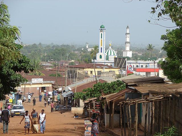 File:Sokod&eacute;-centre-ville.jpg
