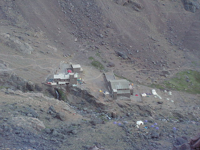 File:REFUGES TOUBKAL.JPG
