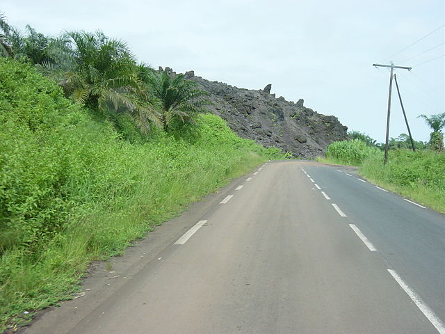 File:Coulee Mont cameroun.jpg