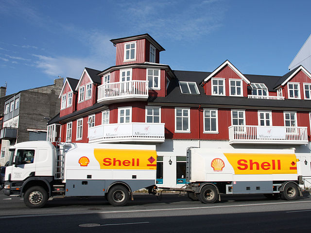 File:Shell tank truck in Reykjavik, Iceland.jpg