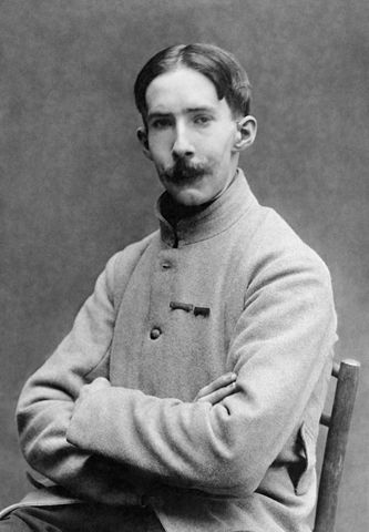 File:French mutil&eacute; with mask2.jpg