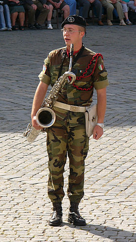 File:Italia military music saxophone.jpg