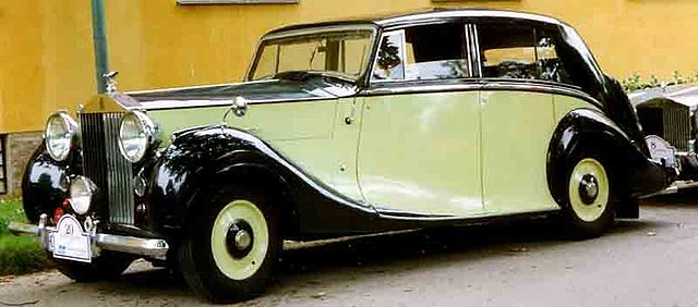 File:Rolls-Royce Saloon.jpg