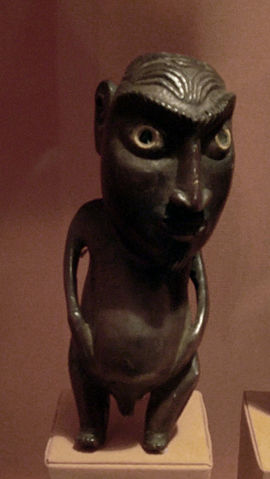 File:Fat wooden Moai.JPG