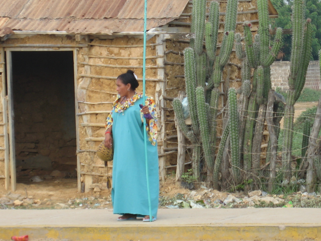 File:Mujer Wayuu woman Guajira Colombia by Jenni Contreras.png
