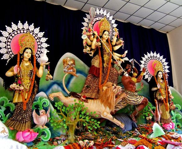File:Durga puja in Dhakeshwari temple.jpg