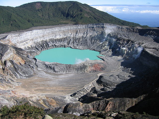 File:Poas crater.jpg