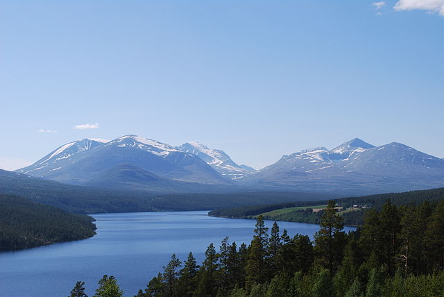 File:Atnsj&oslash;en og Rondane 01.JPG