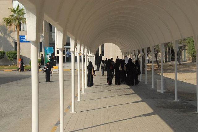 File:University students Bahrain.jpg
