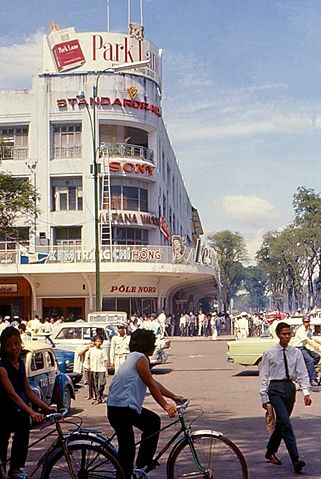 File:Busy Saigon Street Scene.jpg