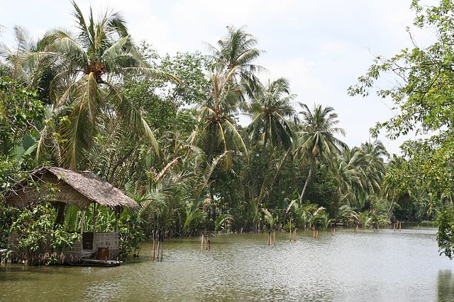 File:Binh Quoi Traditional River Hut Jun2005.jpg