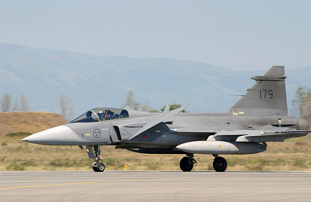 File:Swedish JAS-39 Gripen landing.jpg