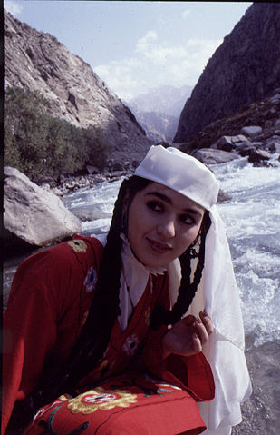 File:TJKTajik woman in national dress.jpg
