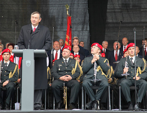 File:Osrednje praznovanje 65. obletnice zmage nad nacifa&scaron;izmom in osvoboditve Ljubljane 2010 (3).jpg